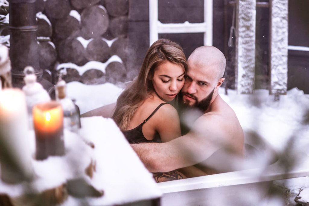 a bald guy dating a milf from dallas while they are bath tub